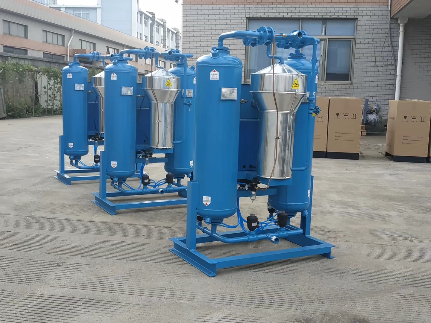 滬盛吸附式干燥機在車燈行業(yè)的應(yīng)用