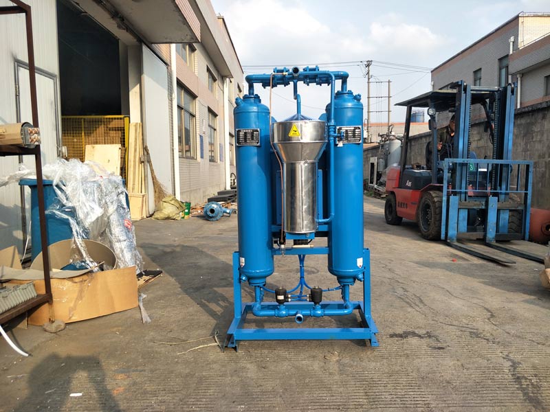 微熱吸干機(jī)設(shè)備,選擇滬盛這個廠家就不錯！